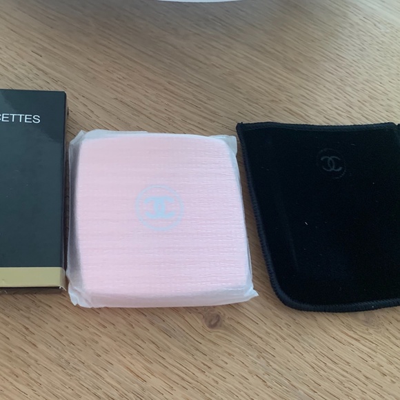 ♦️♦️Chanel Double Sided  mirrors compact case in pink - Picture 2 of 2